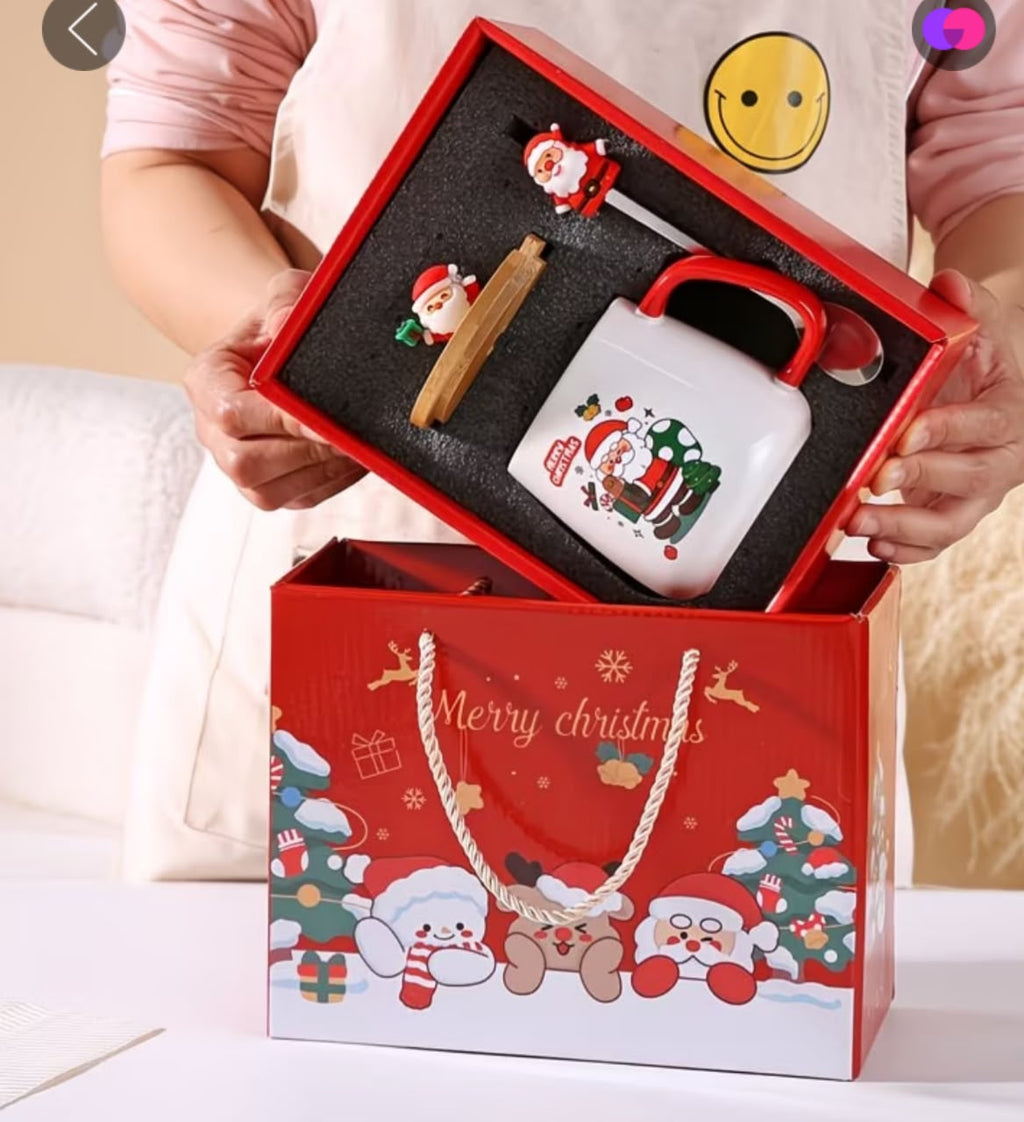 Santa Mug Gift Set with Wooden Lid & Spoon